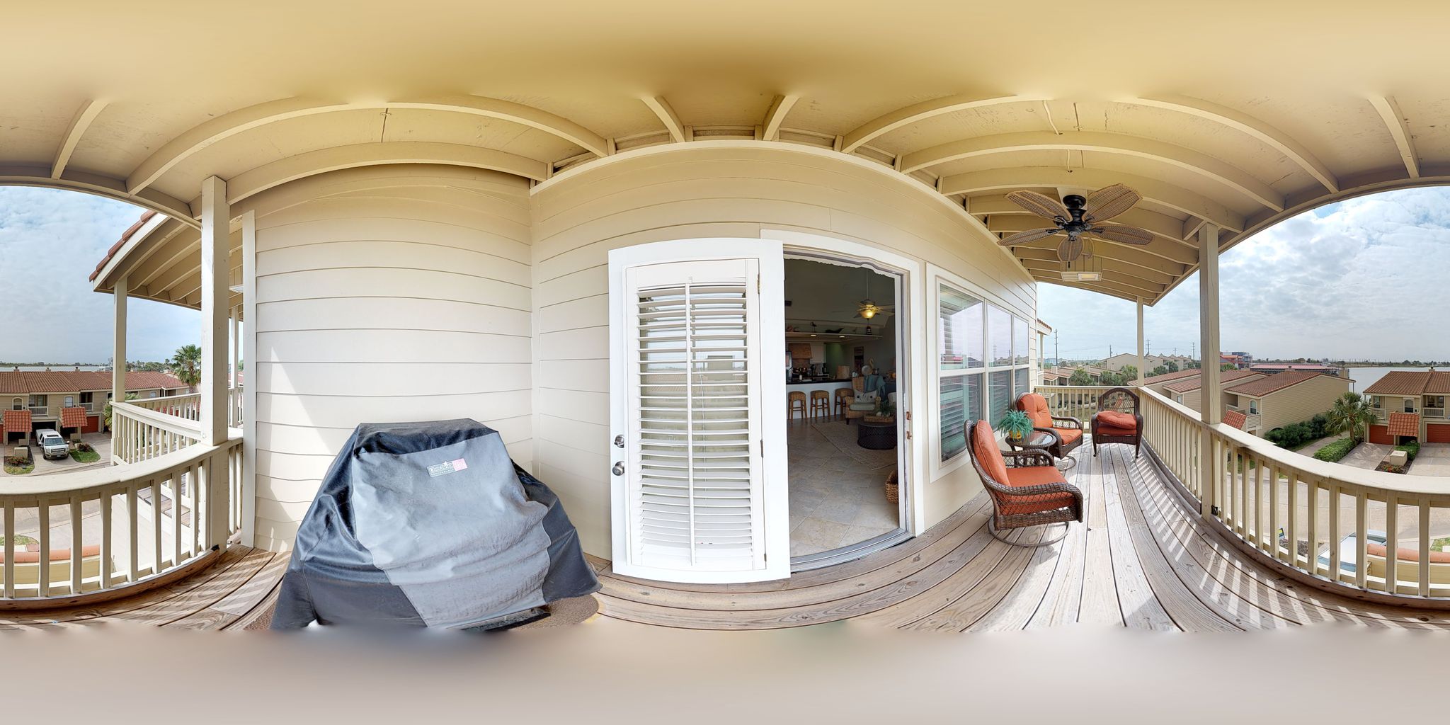 Cute condo with balcony overlooking golf course minutes from the