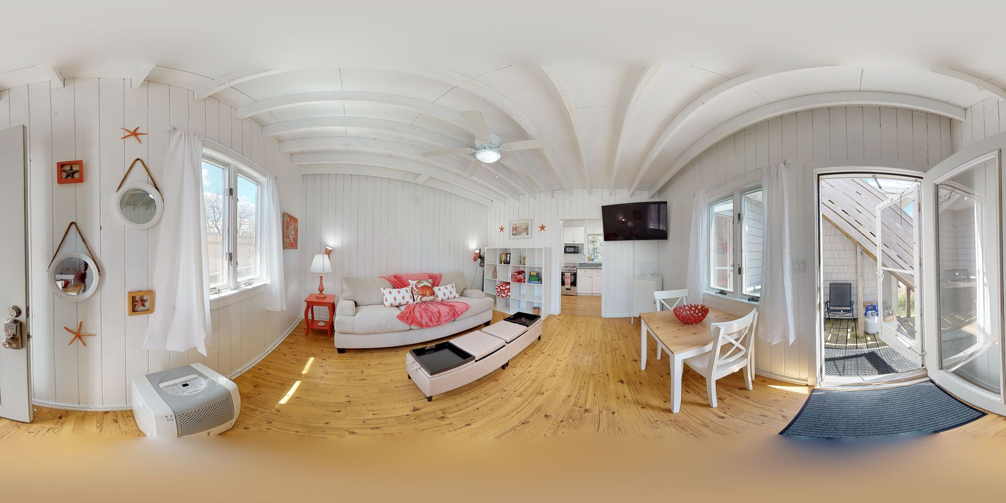 Obtenha uma vista imersiva de 360 graus das características e da estrutura desta propriedade.