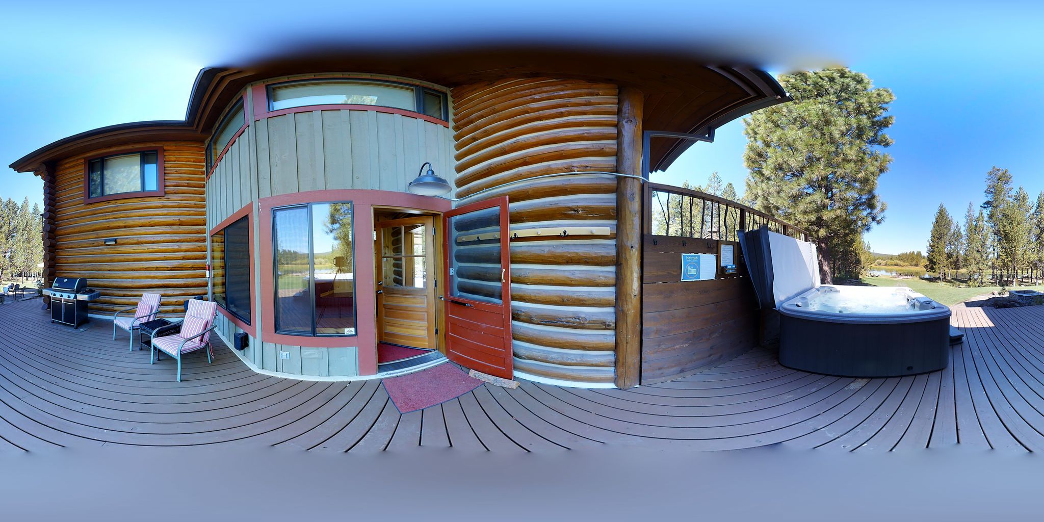 Waterfront house on the Deschutes River with a private hot tub and