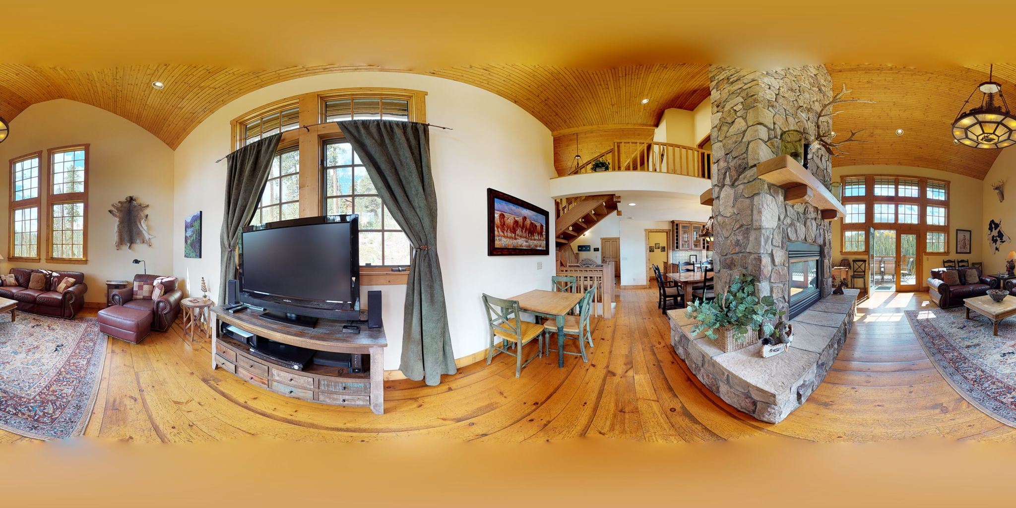 Mountain Lodge at Snowshoe Private Hot Tub, Mountain Views, 9Min to