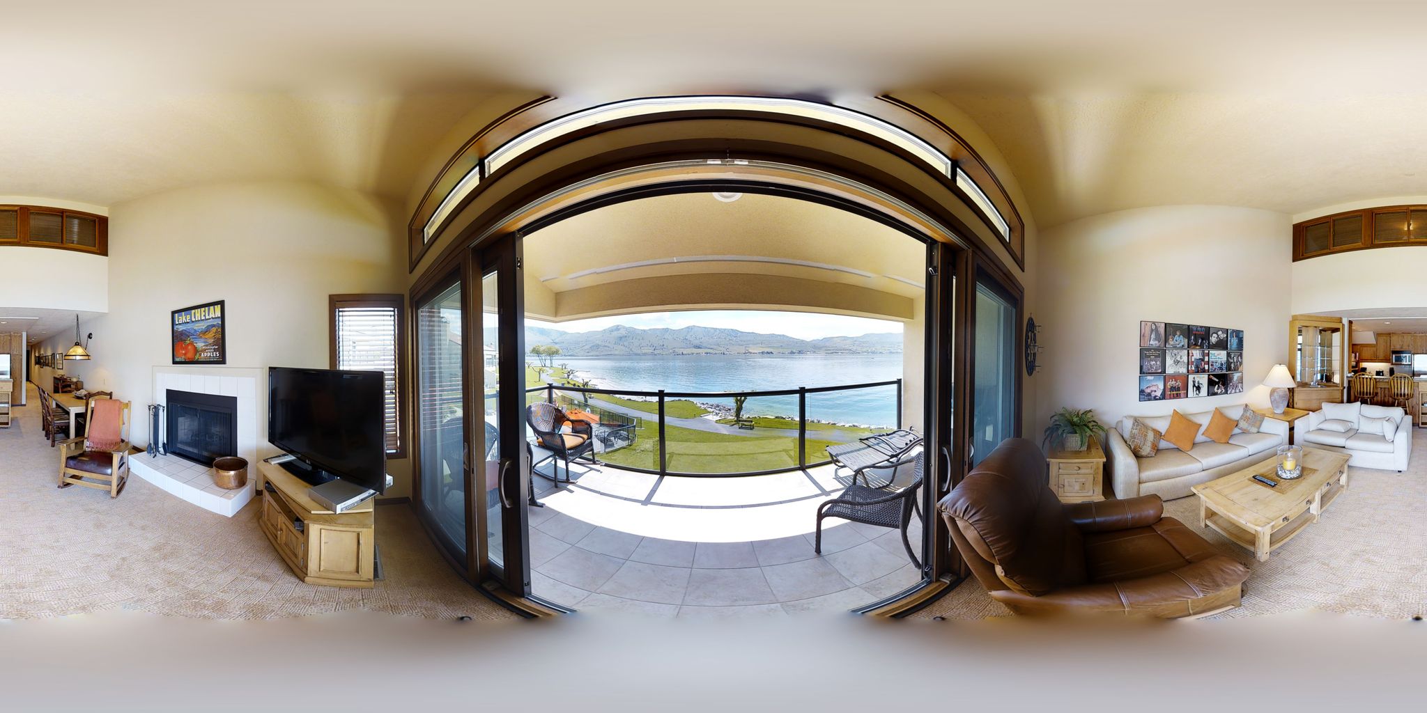 Obtenha uma vista imersiva de 360 graus das características e da estrutura desta propriedade.