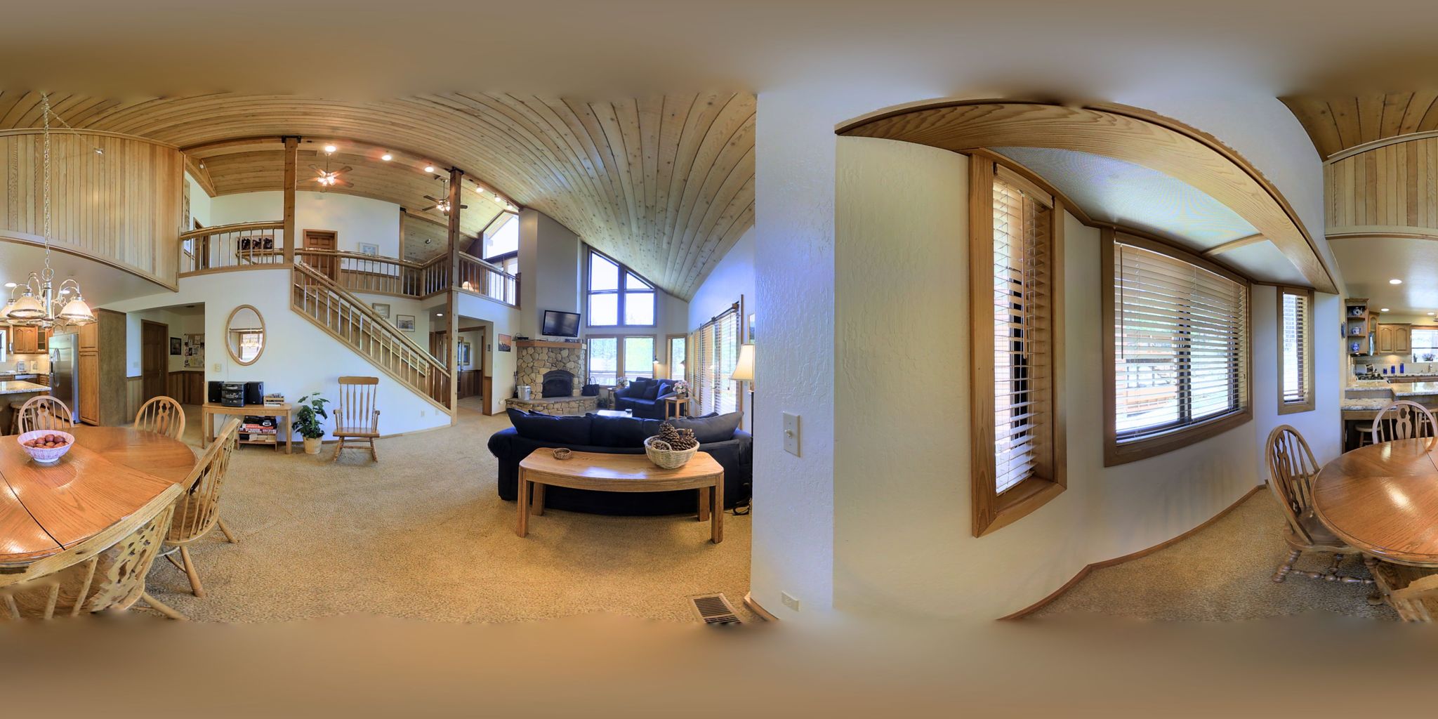 Dogfriendly condo w/ shared hot tub, pool, resort amenities, nearby