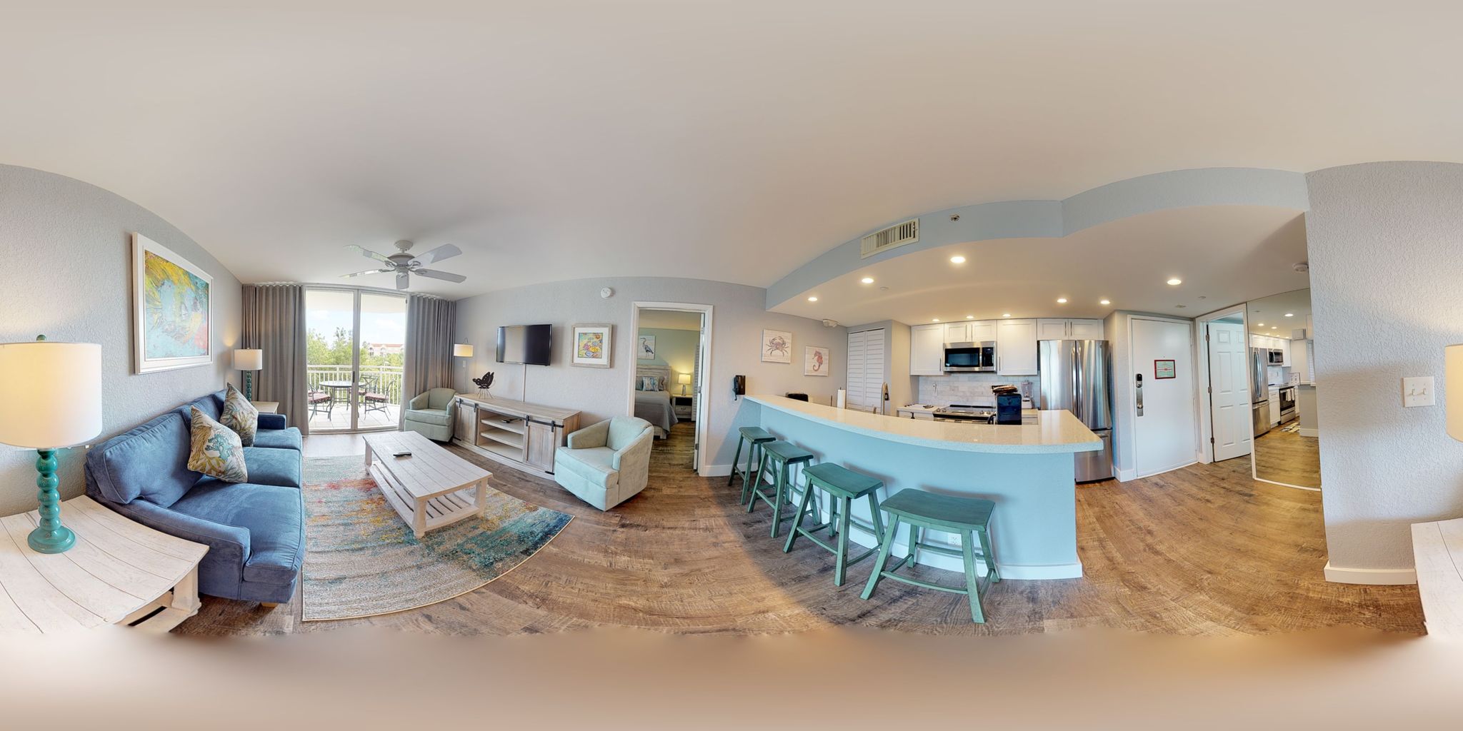 Completely renovated condo w private patio, shared pool & hot tub, free