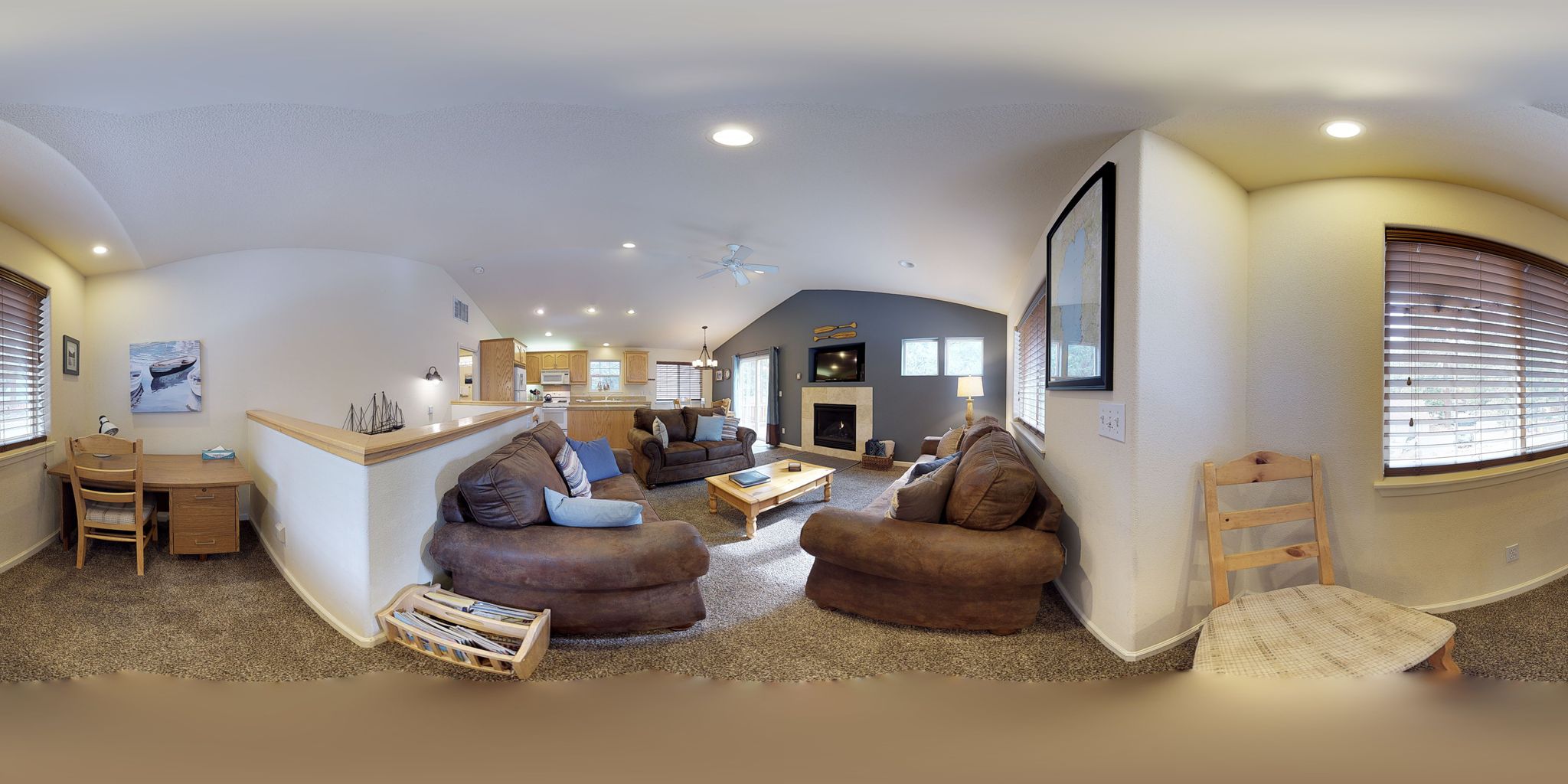 Cozy enchanting retreat w/private hot tub, stunning deck, close to the